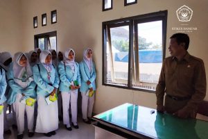 Read more about the article Setelah Prosesi Penyerahan, Mahasiswa PKL STIKes Hamzar Langsung Pendataan Warga