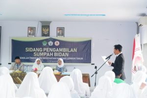 Read more about the article Sumpah Bidan Untuk 62 Lulusan Bidan STIKes Hamzar
