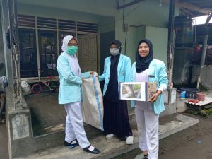 Read more about the article Peduli Korban Banjir Bandang Sambelia, Mahasiswa D3 Kebidanan Gelar Galang Dana