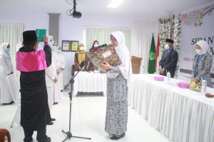 Read more about the article SELAMAT! 27 ALUMNI D3 KEBIDANAN STIKES HAMZAR LAKUKAN PENGAMBILAN SUMPAH BIDAN